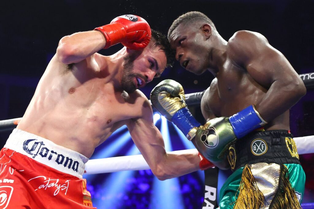 กลับสู่สังเวียน